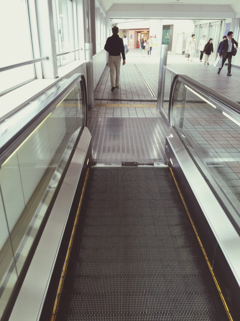 moving-walkway-airport