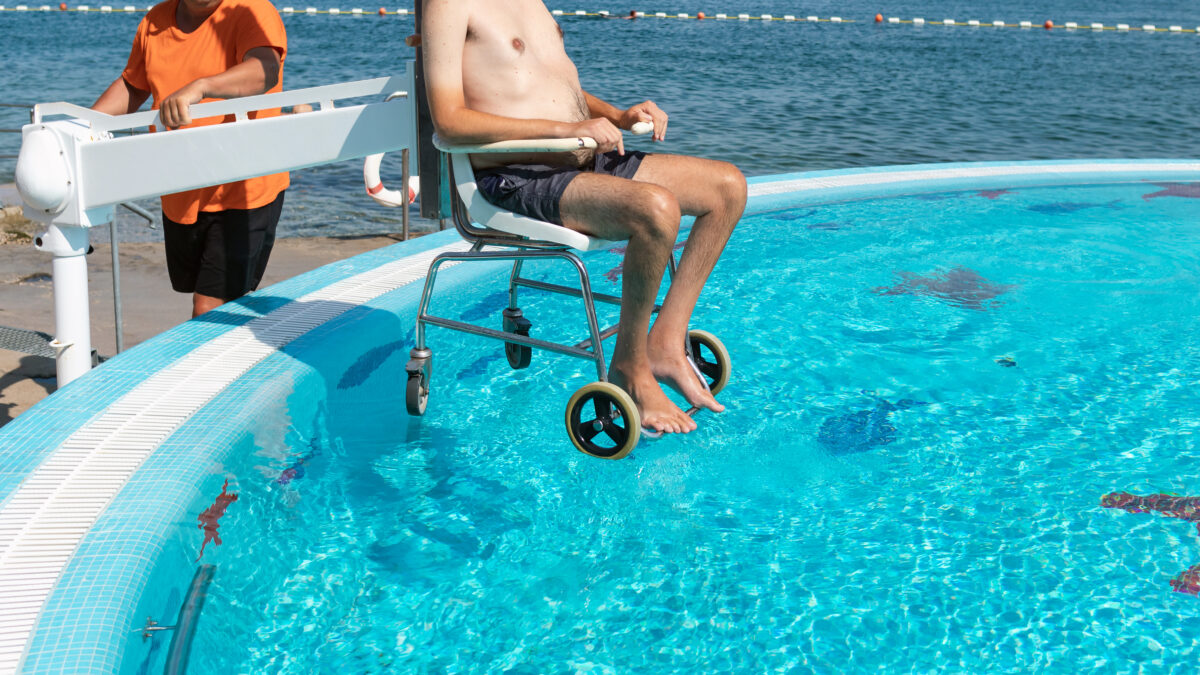 Pool lift chair for disabled